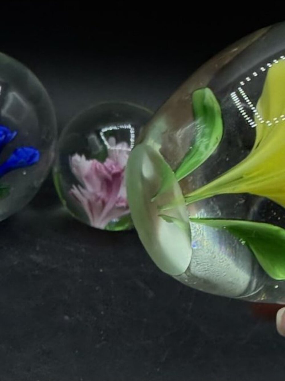 LOT 4 Art Glass Paperweights Yellow Blue Pink Flowers Mixed Sizes - Picture 8 of 14
